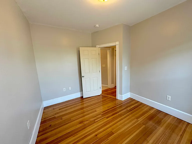 Small bedroom 2