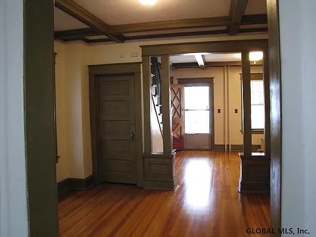 4 bed, 1468 sqft, $2,400 — Photo 2