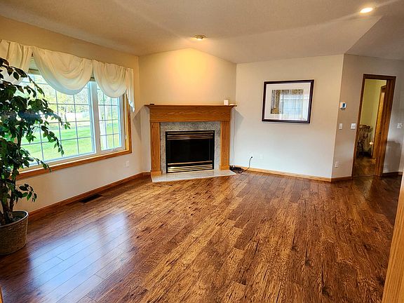 4th image of 710 24th St SE