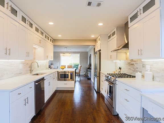 4th image of 8815 Lincolnwood Dr