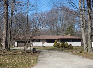 4866 Lansing Dr, North Olmsted, OH