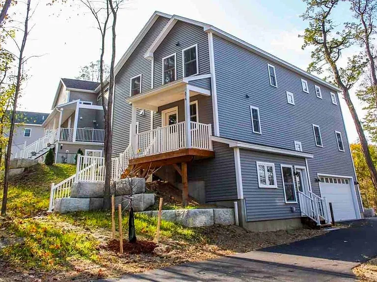 376 Colchester Ave — Photo 11