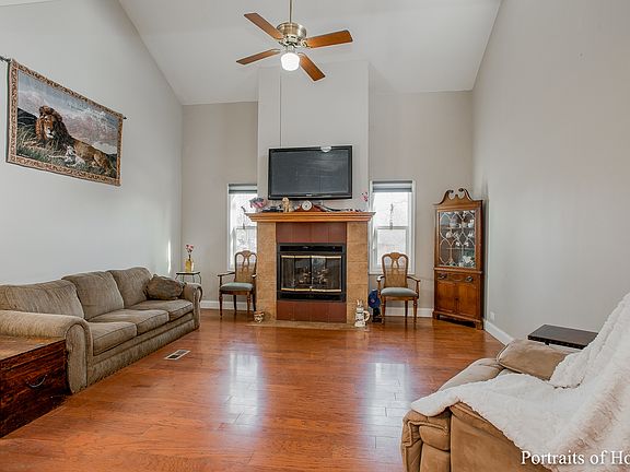 4th image of 1S106 Buttercup Ln