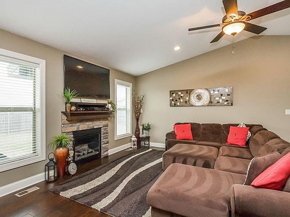 4th image of 525 NE Bowman Dr