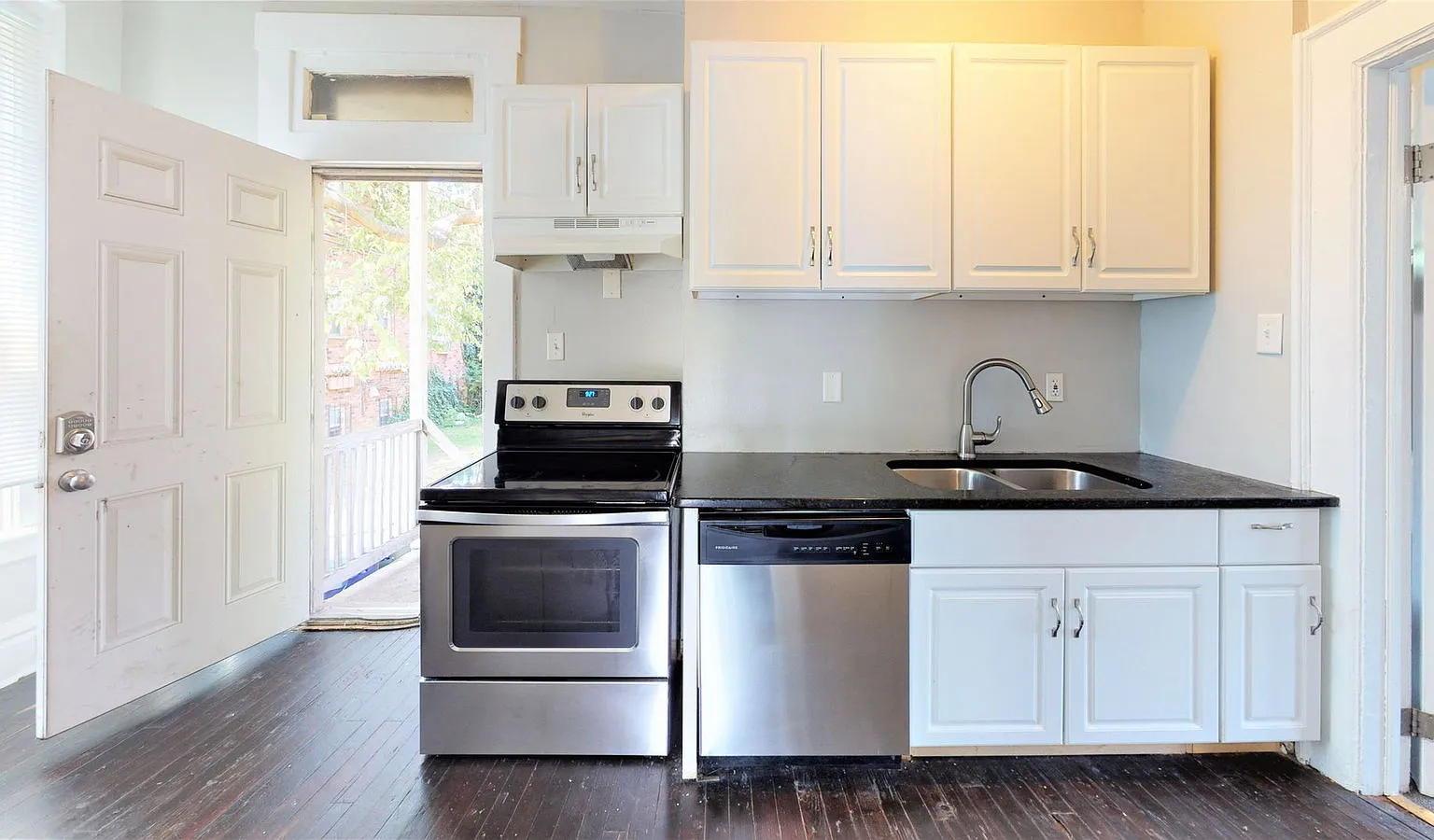 6 bed, 2.0 bath, $2,995 — Photo 4