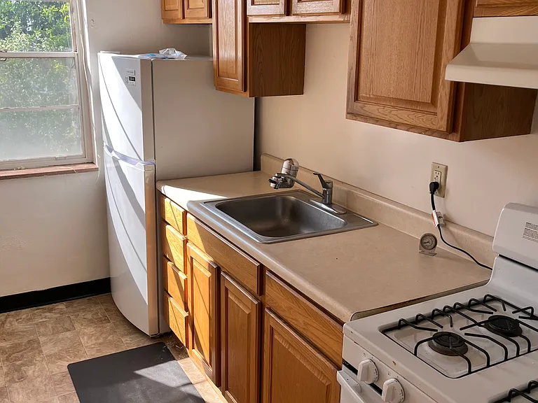 2222 Broadway Ave #203 — Photo 9