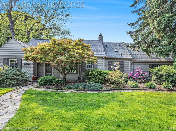 32644 Colony Hill Dr, Franklin, MI 48025