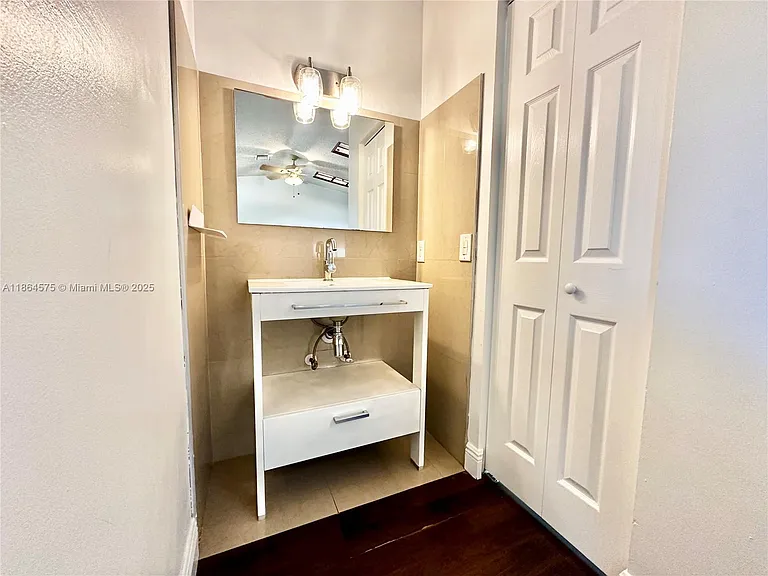 4245 S Pine Island Rd #1 — Photo 10