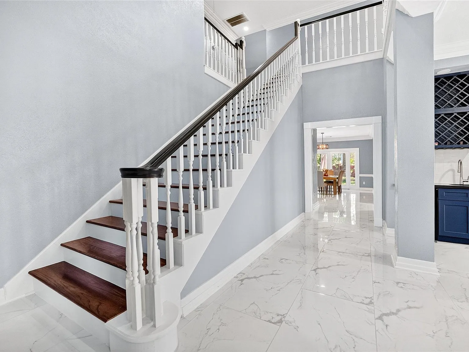 4 bed, 3.5 bath, 4034 sqft, $4,500 — Photo 2