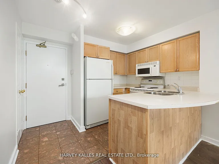 109 Front St E #512 — Photo 8