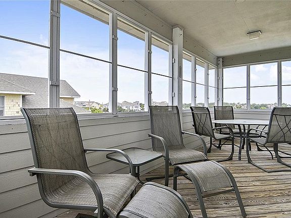 screened porch top floor