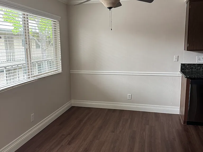 300 E Live Oak St #2E — Photo 3