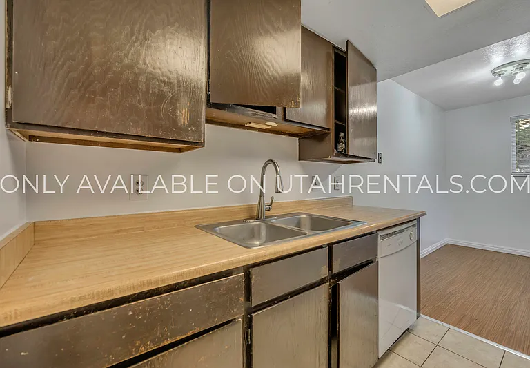 234 W Foxbridge Dr — Photo 9