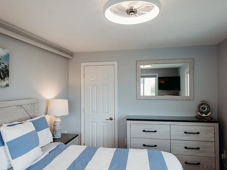 189 E Grand Ave #304 — Photo 8