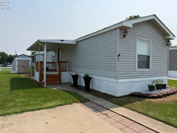 27 Rathbun Dr, Marblehead, OH 43440