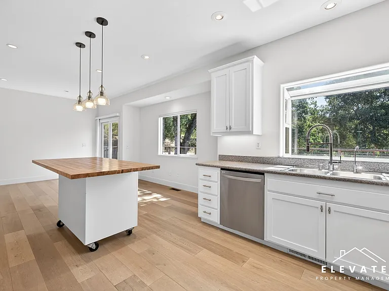 9400 Chalk Hill Rd — Photo 10