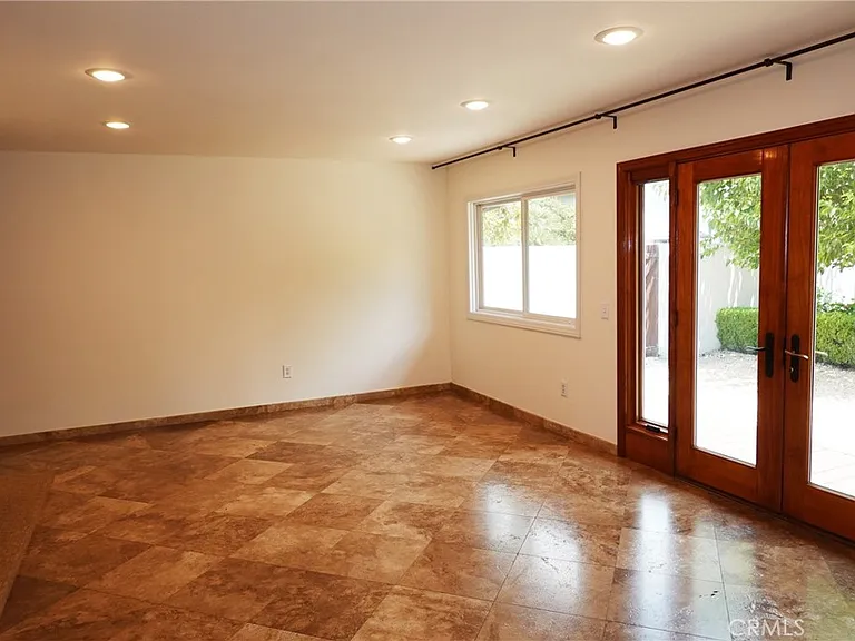 6232 Hesperia Ave — Photo 11