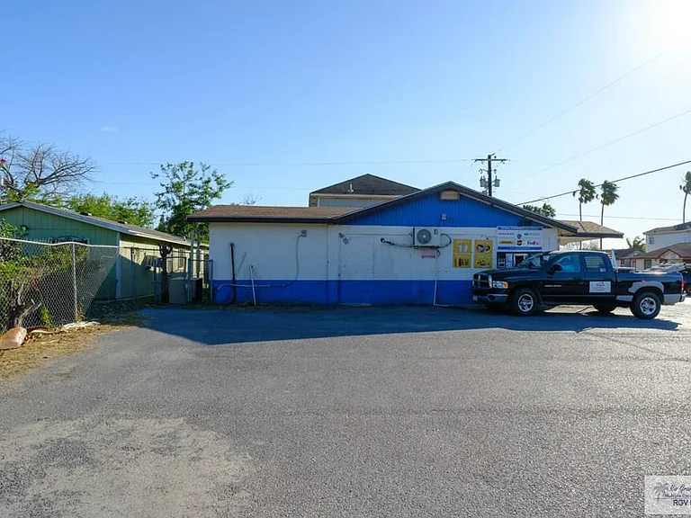 2301 Carlos Ave — Photo 2