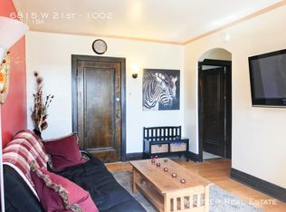6815 21st St APT 1002, Berwyn, IL 60402