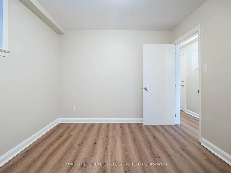 40 Emerald Cres #1 — Photo 27