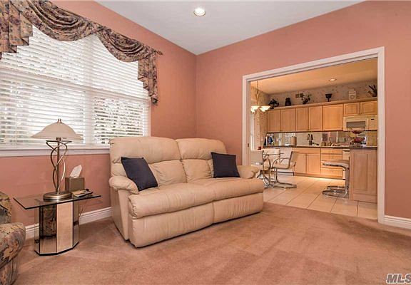 5th image of 14 Laurel Ln