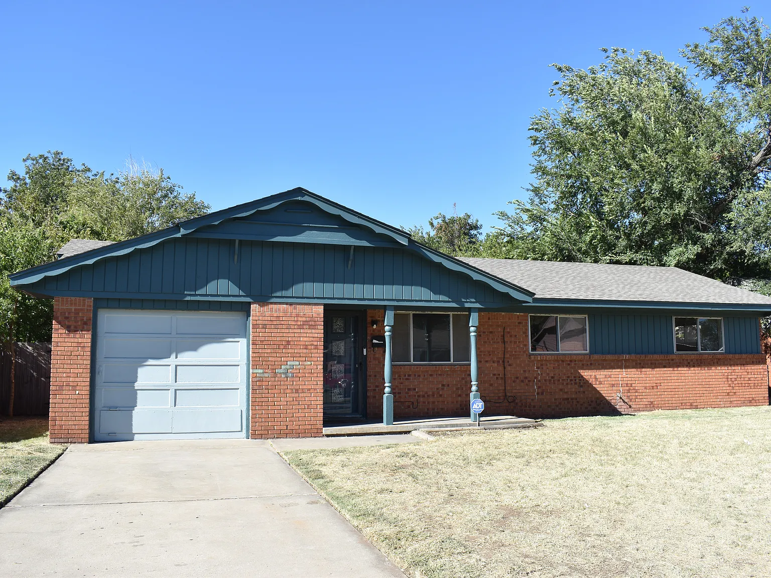 3 bed, 1040 sqft, $1,400 — Photo 1