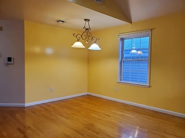 27 Jewett Avenue image 6 of 18