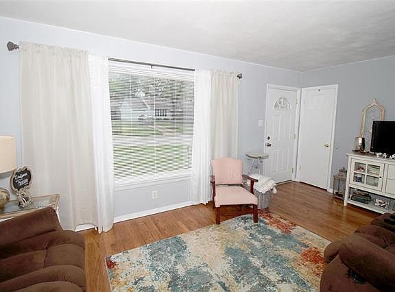 2nd image of 1009 Elvado Dr