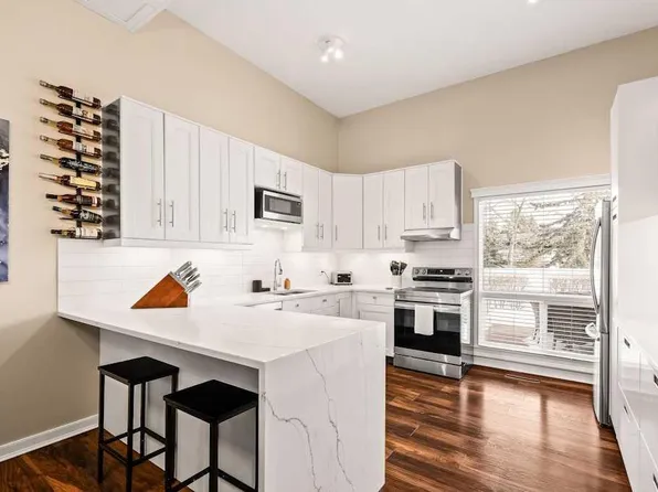 99 W Brae Glen Ln SW, Calgary, AB T2W 1B6