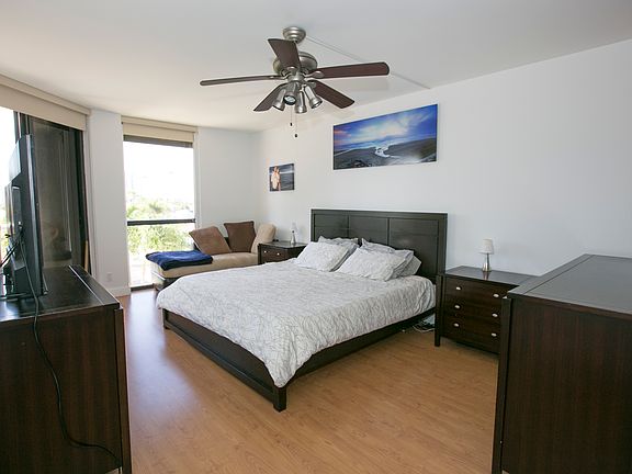 4th image of 3640 Yacht Club Dr APT 508