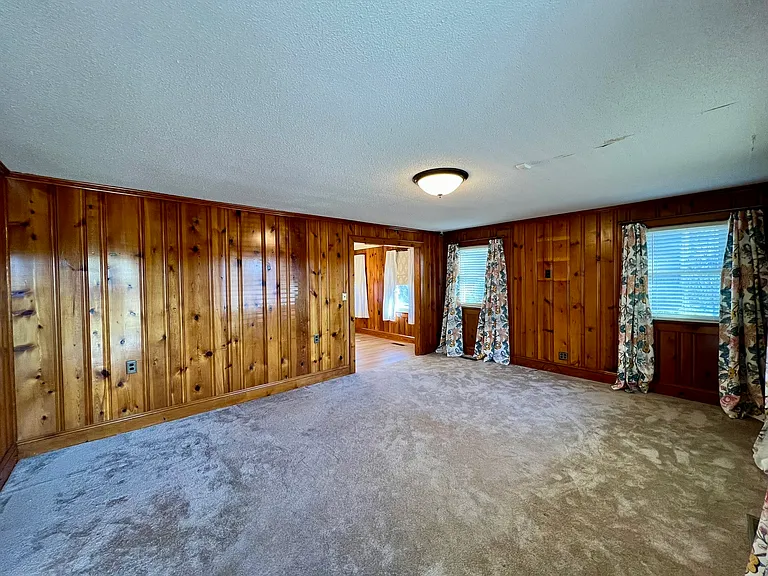 9532 Harwood Ln — Photo 3