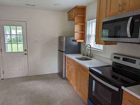 5th image of 6018 Club Rd APT B