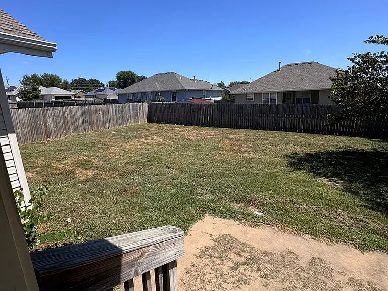 508 N Douglas Dr — Photo 3