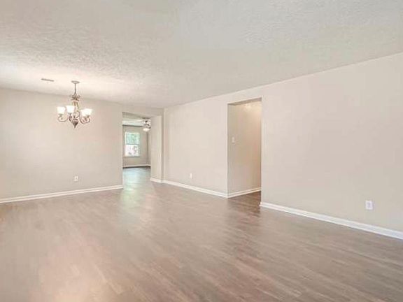 3rd image of 104 Easton Glen Ln