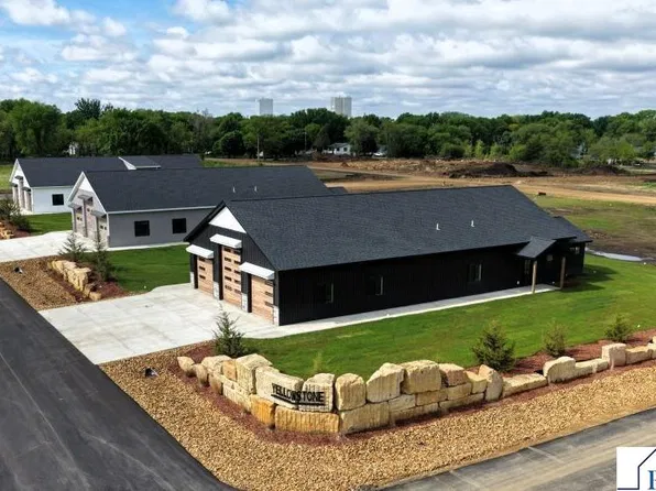 541 Smith St, Kasota, MN 56050