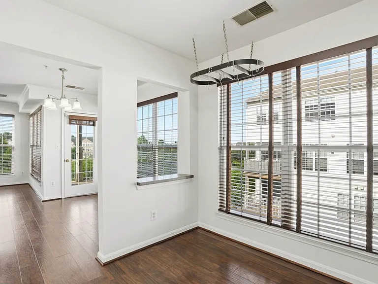 2494 Quick St #303 — Photo 18