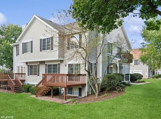 285 Sandhurst Ln, South Elgin, IL 60177