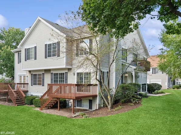 285 Sandhurst Ln, South Elgin, IL 60177