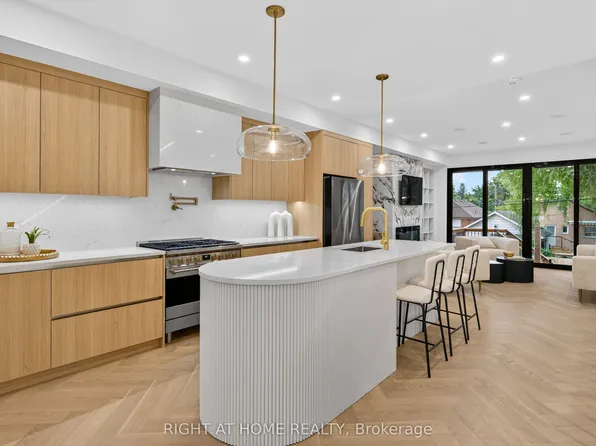 15A Rosemeade Ave, Toronto, ON M8Y 3A3