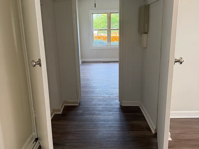 111 S Charlton St — Photo 2