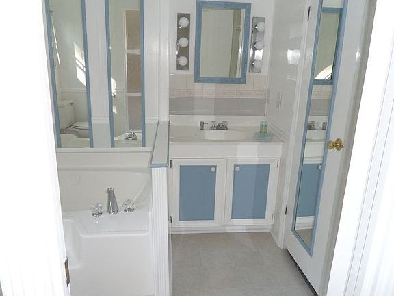 112 Augusta Master Bath