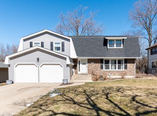 1090 Black Oak Dr, Downers Grove, IL
