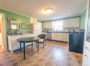 5 Buttonwood St, Bristol, RI 02809