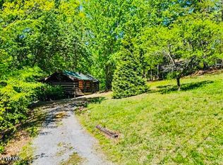 2208 Lake View Ln, Sevierville, TN 37876
