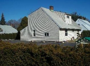 474 N Newbridge Rd, Levittown, NY 11756