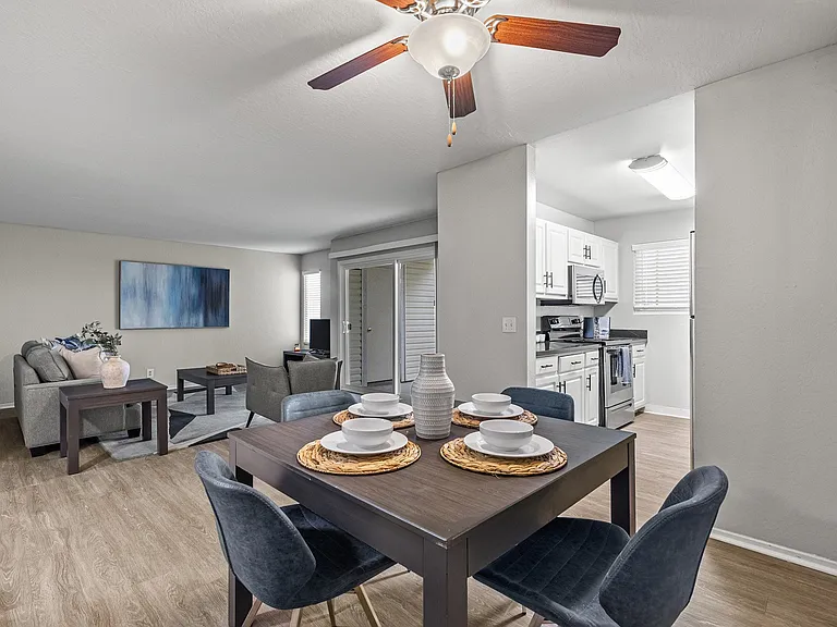 Kensington Park Apartments — Photo 9