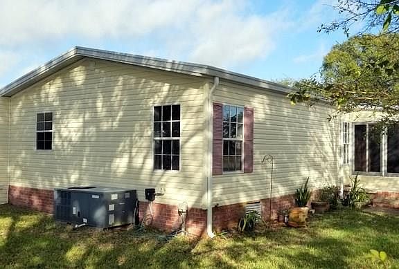 5th image of 903 Fir St