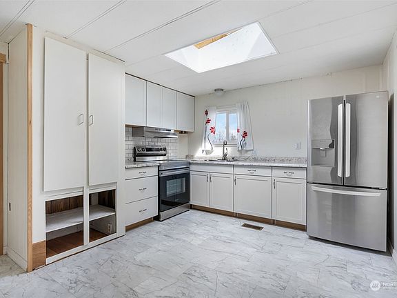 4th image of 1200 Lincoln Street #306