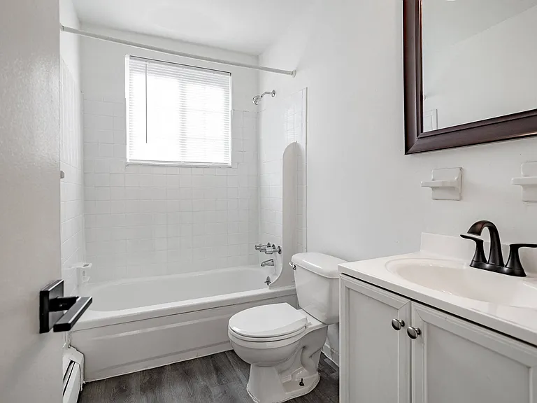 Coventry Place Apartments — Photo 9