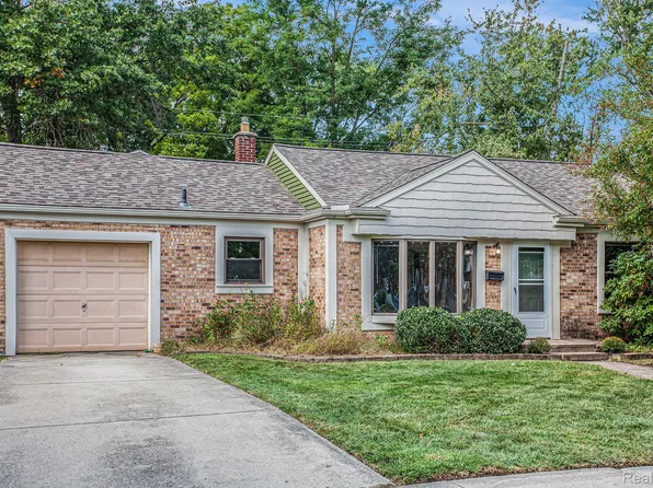 22547 Lilac St, Farmington, MI 48336